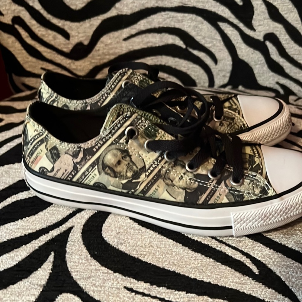 Dollar print Converse